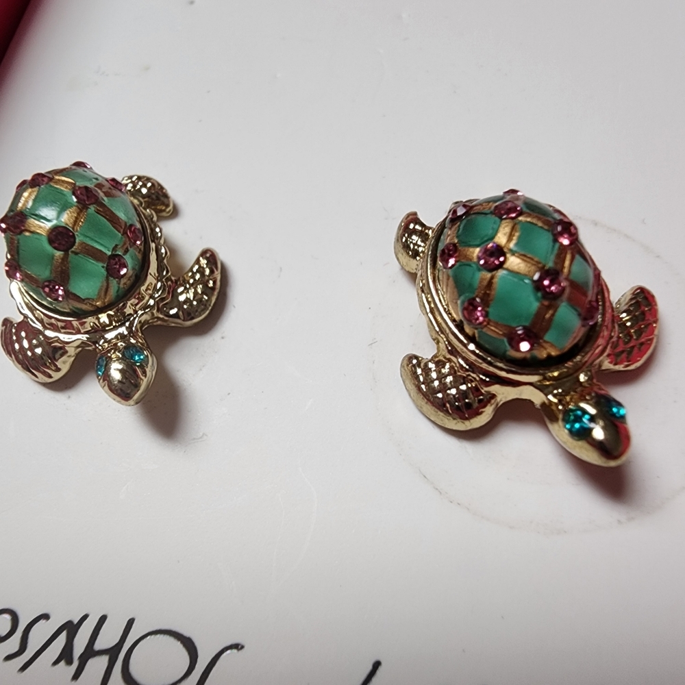 NIB Betsey Johnson gold green turtle earrings - Picture 5 of 6